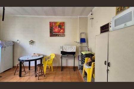 Casa à venda com 304m², 3 quartos e 3 vagasSala - Fundos