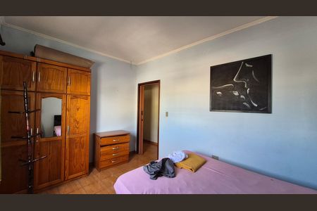 Casa à venda com 304m², 3 quartos e 3 vagasQuarto - Fundos