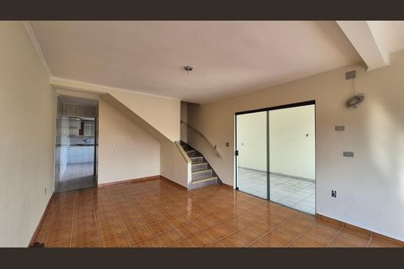 Casa à venda com 304m², 3 quartos e 3 vagasSala