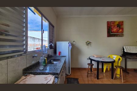 Casa à venda com 304m², 3 quartos e 3 vagasCozinha - Fundos