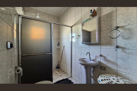 Casa à venda com 304m², 3 quartos e 3 vagasBanheiro - Fundos