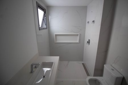 Apartamento à venda com 170m², 3 quartos e 3 vagas Apartamento à venda com 170m², 3 quartos e 3 vagasBANHEIRO DA SUITE 1