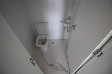 Apartamento à venda com 170m², 3 quartos e 3 vagas Apartamento à venda com 170m², 3 quartos e 3 vagasBANHEIRO DA ÁREA DE SERVIÇO