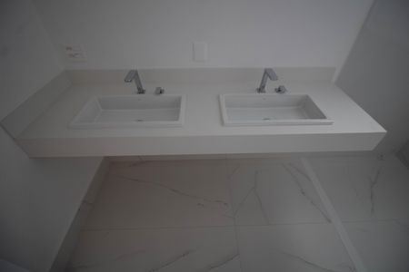 Apartamento à venda com 170m², 3 quartos e 3 vagas Apartamento à venda com 170m², 3 quartos e 3 vagasBANHEIRO DA SUITE 1