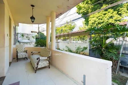 Casa à venda com 320m², 4 quartos e 4 vagas