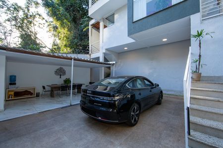 Casa à venda com 4 quartos, 272m² em Santa Lúcia, Belo Horizonte
