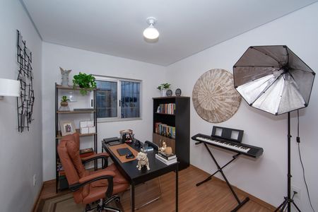 Casa à venda com 4 quartos, 272m² em Santa Lúcia, Belo Horizonte