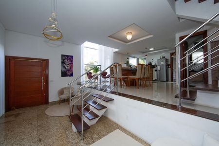 Casa à venda com 4 quartos, 272m² em Santa Lúcia, Belo Horizonte