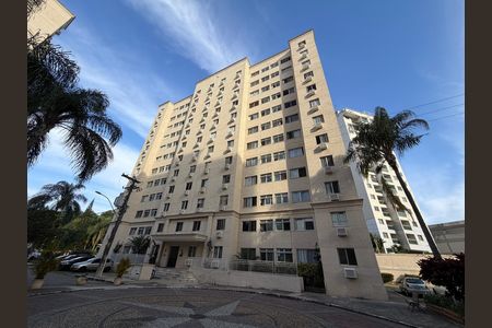 Apartamento para alugar com 50m², 2 quartos e 1 vaga Apartamento para alugar com 50m², 2 quartos e 1 vagaFachada