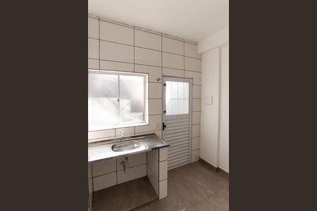 Cozinha de apartamento para alugar com 1 quarto, 23m² em Vila Nilo, São Paulo