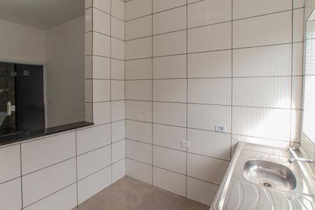 Cozinha de apartamento para alugar com 1 quarto, 23m² em Vila Nilo, São Paulo