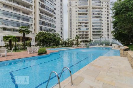 Apartamento à venda com 169m², 3 quartos e 3 vagasÁrea comum - Piscina