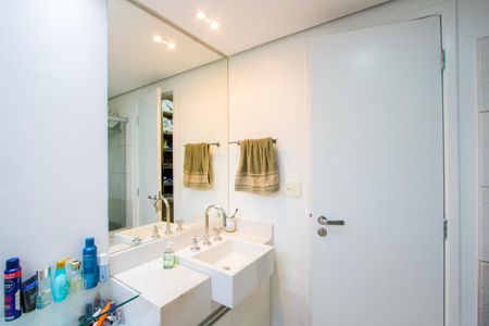 Apartamento à venda com 169m², 3 quartos e 3 vagasBanheiro do quarto 1