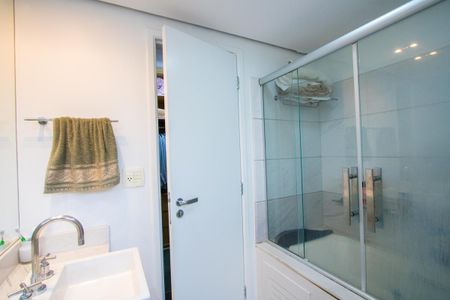 Apartamento à venda com 169m², 3 quartos e 3 vagasBanheiro do quarto 1