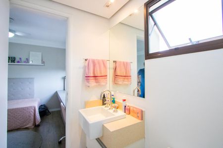 Apartamento à venda com 169m², 3 quartos e 3 vagasBanheiro do quarto 2