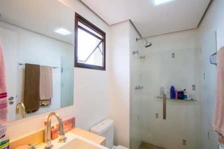 Apartamento à venda com 169m², 3 quartos e 3 vagasBanheiro do quarto 2