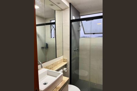 Banheiro de apartamento à venda com 2 quartos, 40m² em Vila Nova, Porto Alegre