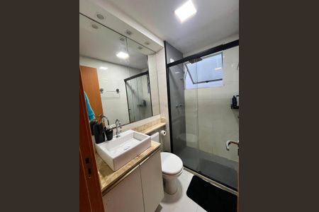 Banheiro de apartamento à venda com 2 quartos, 40m² em Vila Nova, Porto Alegre