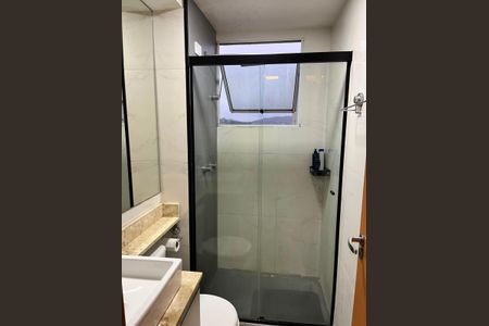 Banheiro de apartamento à venda com 2 quartos, 40m² em Vila Nova, Porto Alegre