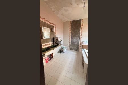 Casa à venda com 3 quartos, 300m² em Santa Rosa, Niterói