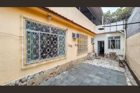 Casa para alugar com 253m², 4 quartos e 6 vagas Casa para alugar com 253m², 4 quartos e 6 vagasÁrea externa
