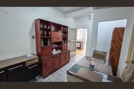 Casa para alugar com 253m², 4 quartos e 6 vagas Casa para alugar com 253m², 4 quartos e 6 vagasCopa 2