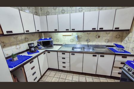 Casa para alugar com 253m², 4 quartos e 6 vagas Casa para alugar com 253m², 4 quartos e 6 vagasCozinha