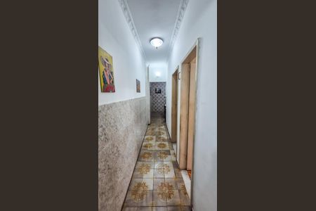 Casa para alugar com 253m², 4 quartos e 6 vagas Casa para alugar com 253m², 4 quartos e 6 vagasCorredor