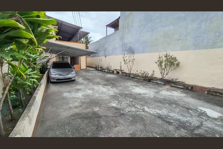 Casa para alugar com 253m², 4 quartos e 6 vagas Casa para alugar com 253m², 4 quartos e 6 vagasÁrea externa