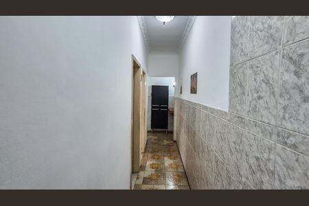 Casa para alugar com 253m², 4 quartos e 6 vagas Casa para alugar com 253m², 4 quartos e 6 vagasCorredor
