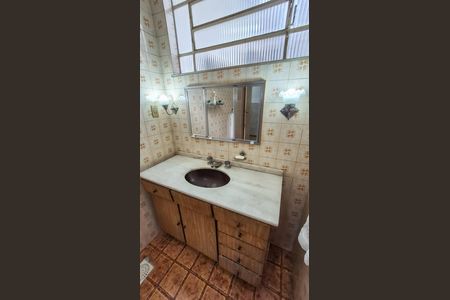 Casa para alugar com 253m², 4 quartos e 6 vagas Casa para alugar com 253m², 4 quartos e 6 vagasBanheiro Social
