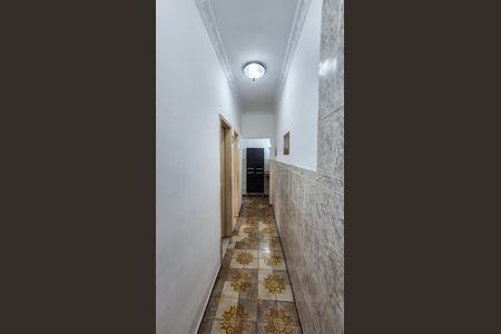 Casa para alugar com 253m², 4 quartos e 6 vagas Casa para alugar com 253m², 4 quartos e 6 vagasCorredor