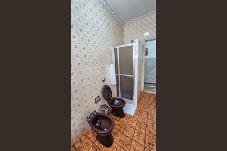 Casa para alugar com 253m², 4 quartos e 6 vagas Casa para alugar com 253m², 4 quartos e 6 vagasBanheiro Social