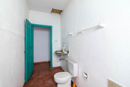 Banheiro de casa à venda com 2 quartos, 70m² em Vila Vitorio Mazzei, São Paulo