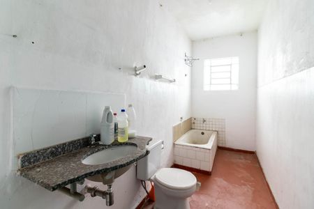 Banheiro de casa à venda com 2 quartos, 70m² em Vila Vitorio Mazzei, São Paulo