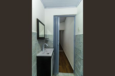 Banheiro de casa para alugar com 1 quarto, 22m² em Água Rasa, São Paulo