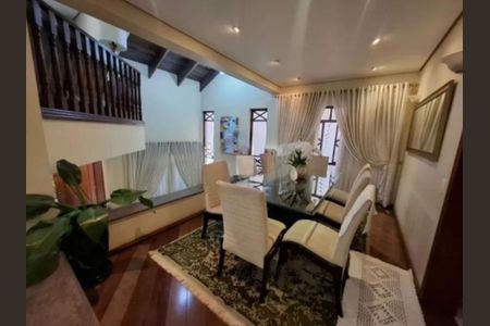 Casa à venda com 3 quartos, 260m² em Jardim Textil, São Paulo