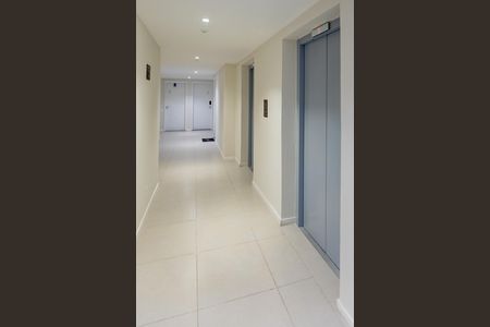 Apartamento para alugar com 66m², 2 quartos e 1 vaga Apartamento para alugar com 66m², 2 quartos e 1 vagaHall do Elevador