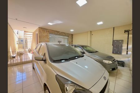 Casa à venda com 249m², 5 quartos e 2 vagas