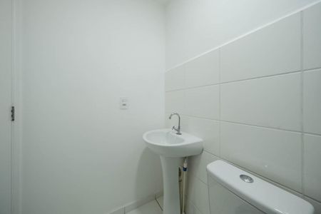 Banheiro de apartamento para alugar com 1 quarto, 37m² em Vila Ré, São Paulo