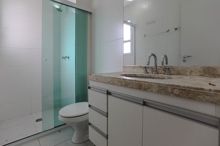 Banheiro de apartamento para alugar com 2 quartos, 70m² em Vila Mogilar, Mogi das Cruzes