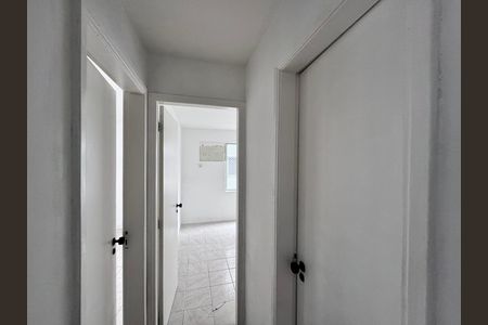 Corredor de apartamento para alugar com 3 quartos, 81m² em Recreio dos Bandeirantes, Rio de Janeiro