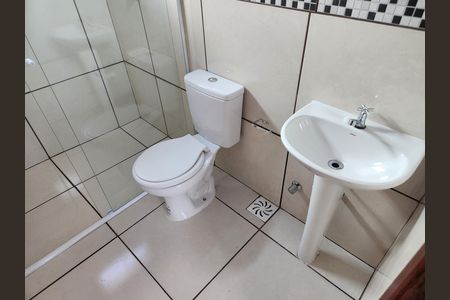 Banheiro de casa de condomínio para alugar com 2 quartos, 49m² em Belém Novo, Porto Alegre