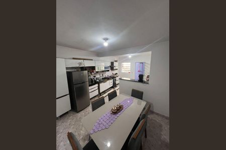 Casa à venda com 4 quartos, 208m² em Jardim Elvira, Osasco