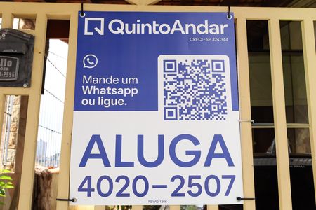 Placa GRANDE instalada no portão do imóvel, dia 23.07.2026 - Código da placa: FEWQ-1306 de casa para alugar com 2 quartos, 69m² em Cidade Líder, São Paulo