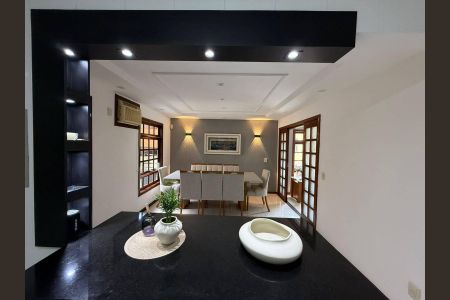 Casa à venda com 369m², 5 quartos e 4 vagas