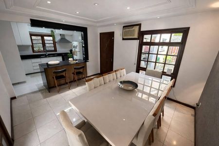 Casa à venda com 369m², 5 quartos e 4 vagas