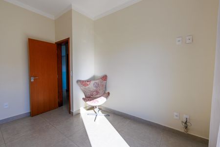 Casa à venda com 150m², 3 quartos e 2 vagas Casa à venda com 150m², 3 quartos e 2 vagasQuarto 2