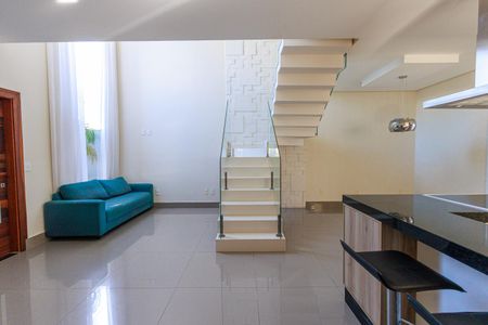 Casa à venda com 150m², 3 quartos e 2 vagas Casa à venda com 150m², 3 quartos e 2 vagasSala/cozinha