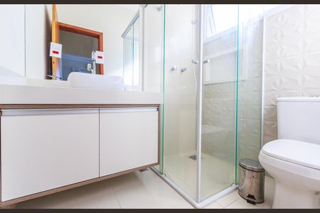 Casa à venda com 150m², 3 quartos e 2 vagas Casa à venda com 150m², 3 quartos e 2 vagasBanheiro social